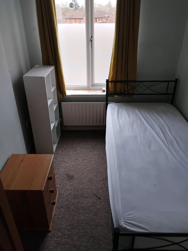 Box room to let Main Photo