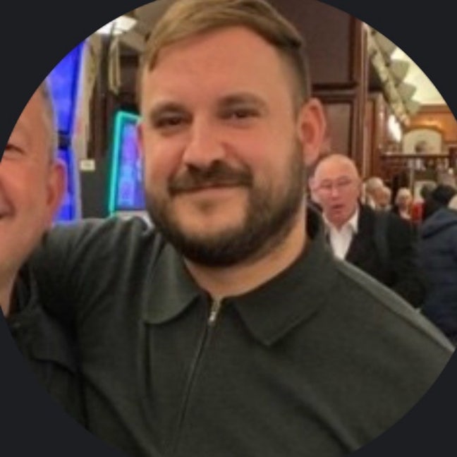 Professional Male seeks a single or double room Main Photo