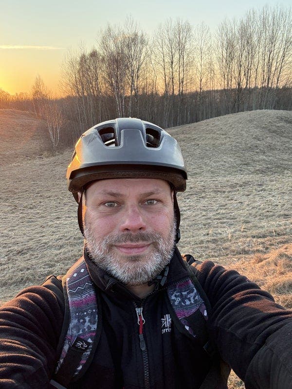 Professional Male seeks a single or double room Main Photo