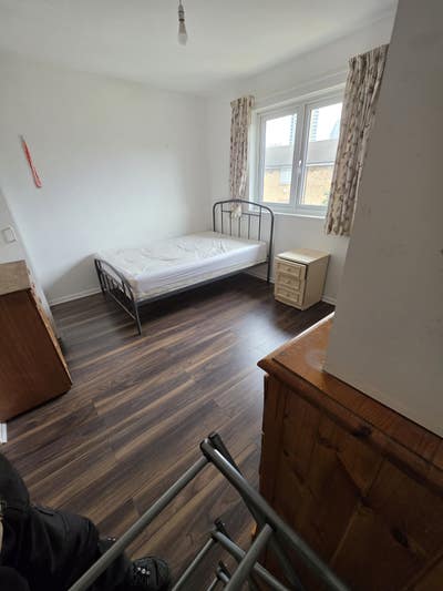Large Double Room &pound;1000 Bills Included  Main Photo