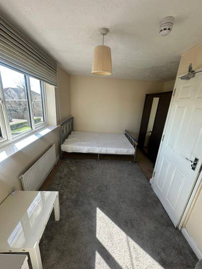 Large double room - 10 min walk to Enfield Lock Main Photo