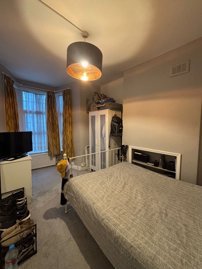 2 rooms in social house!  Main Photo