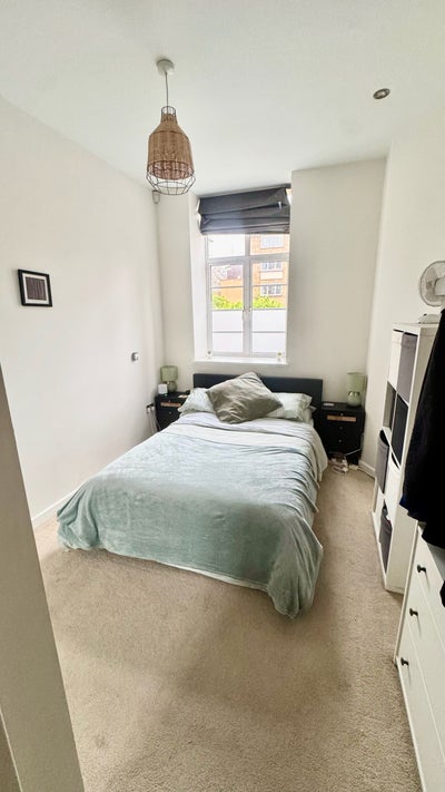 En-suite double room one minute from the tube, bil Main Photo