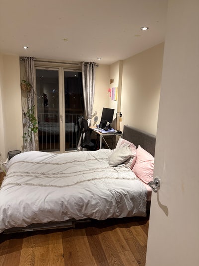 Sublet (11 Apr - 10 may). Room with bathroom. Main Photo