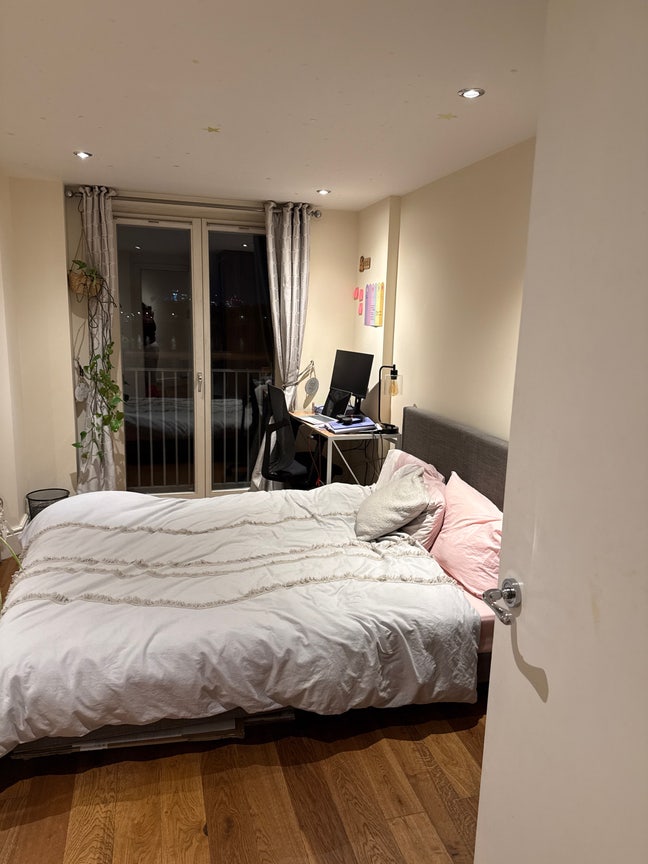 Sublet (11 Apr - 10 may). Room with bathroom. Main Photo