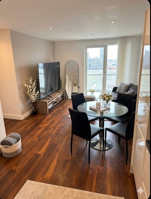 Luxury Apartment 2+1 in Salford  Main Photo