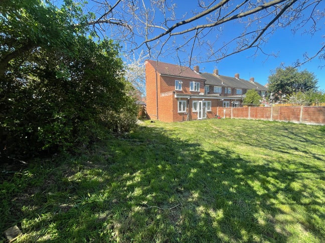 Large double room Edmonton good transport links Main Photo