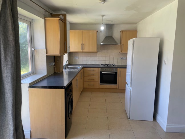 Going Fast! Beautiful Large Rooms Upper Edmonton  Main Photo