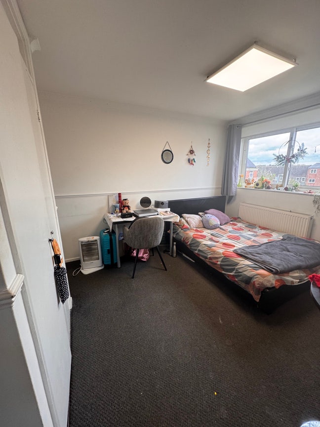 Double Room Available for Couple - Immediate Move  Main Photo