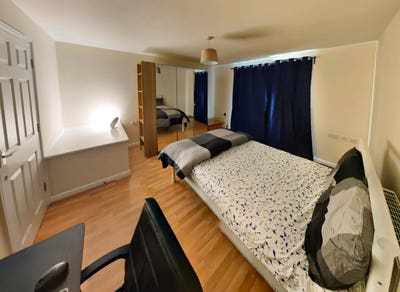 Spacious Double Room — Council Tax, Water Bills &  Main Photo