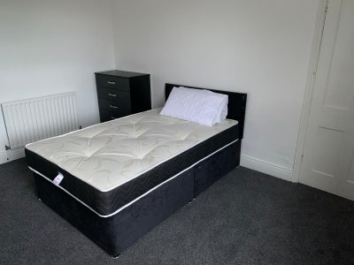Double Room Available in Shared House Easton Main Photo