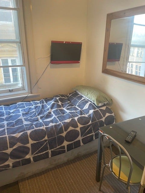 Cheap Single Room Bills inc Near Square Main Photo