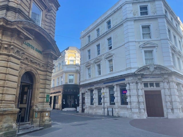 Cheap Single Room Bills inc Near Square Main Photo