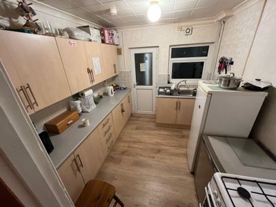 Single occupancy available in Bridgend  Main Photo