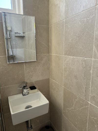 Spacious ensuite double close to village  Main Photo