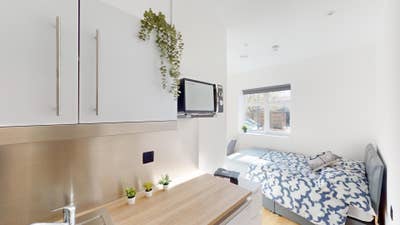 Newly refurbished Studio close to Elizabeth Line Main Photo