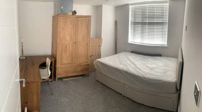 Large Double bedroom (NEW) Hanworth Park Main Photo