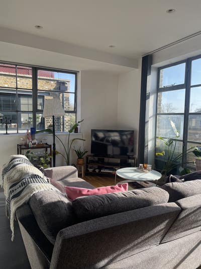 Lovely room in Haggertson with Ensuite (& Bath!)  Main Photo