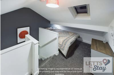 Comfy En-Suite Bedroom - all bills included Main Photo