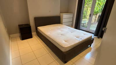 ** Best London Area** Spacious House Main Photo