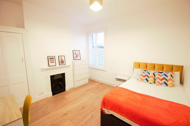 Spacious Double Room in Great Location! Main Photo