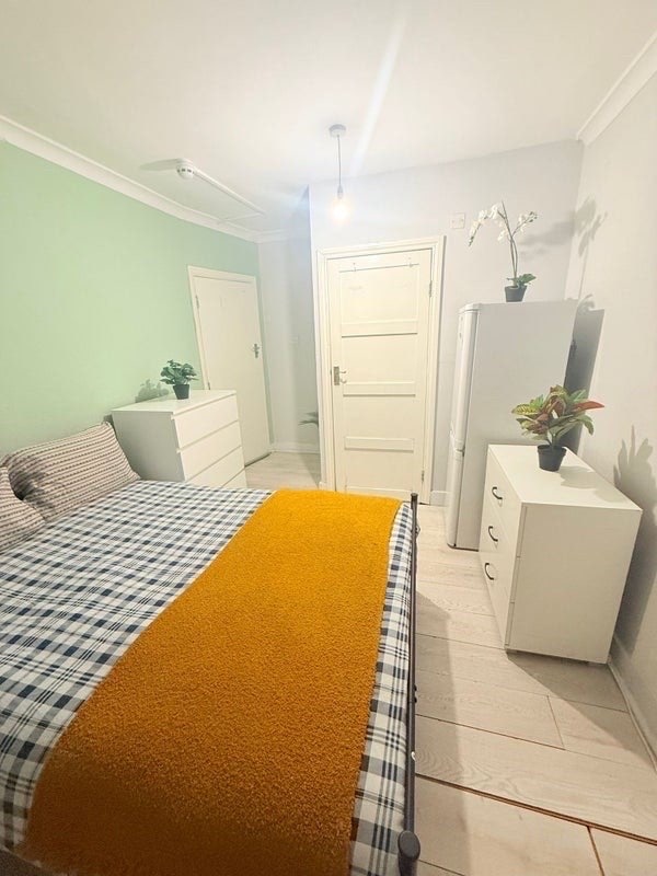 ✨ 🛏️ En-Suite Room to Let – Wembley  Main Photo