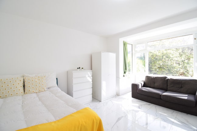 Bright & Modern Room –All Bills Included! Wembley! Main Photo