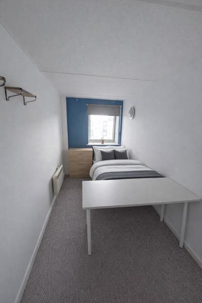 &pound;600 | Living Room | Battersea Park | Professional Main Photo