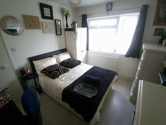  Perfect  4  winding  down  after  a  busy  day Uni Main Photo