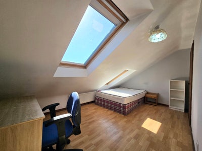 Large Double Rooms Available In Heaton Main Photo