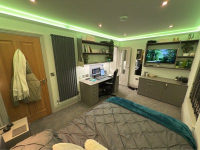 UniQue 6 Bedroom, 2 Bath House share  Main Photo