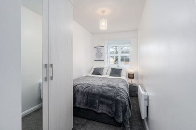 M6 * 2 Bed Furnished Flat • Parking • Park Views Main Photo