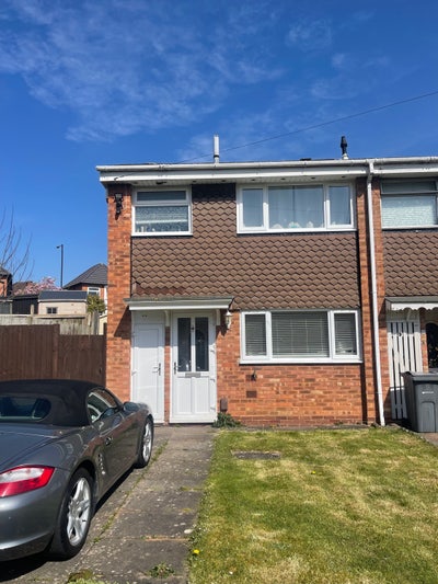 Quiet semi-detached house with garden Main Photo