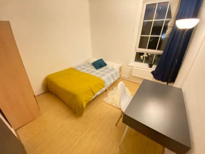 Bright Double Room E14 🏙️ All Included Main Photo