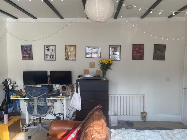 Large double room available in great house, SW2 Main Photo