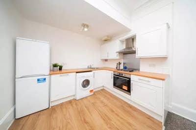 Modern flat with double room to rent in Newington Main Photo