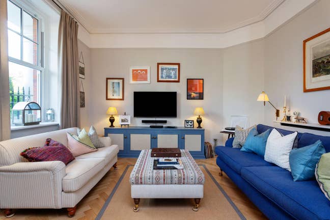 Spacious Double room opposite park  Main Photo