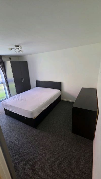 KING Room Ground Floor 2min Purley St Main Photo