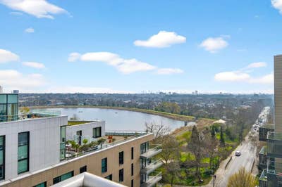 Double Room in Modern Flat + Reservoir Views & Gym Main Photo