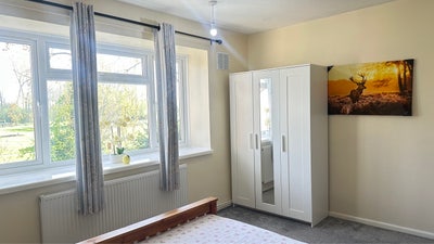 Lovely medium room in good area  Main Photo