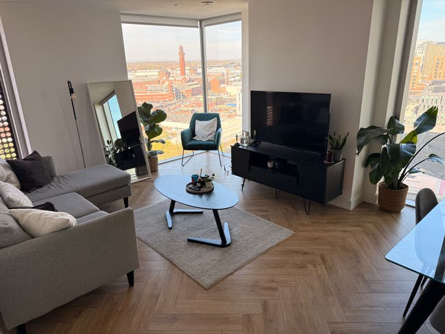 2 bed 2 bath city centre flat with stunning views Main Photo