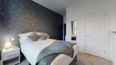 🌟 Rare Find on Hill Park Cres – Act Fast! Main Photo