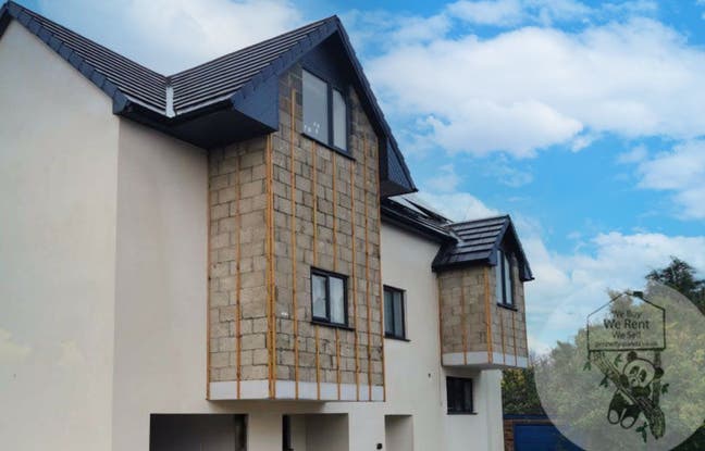 Fully Furnished Double En-Suite Room – Prime Bosto Main Photo