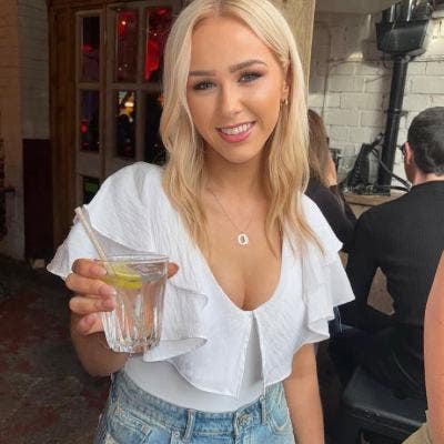 Professional Female seeks a double room Main Photo