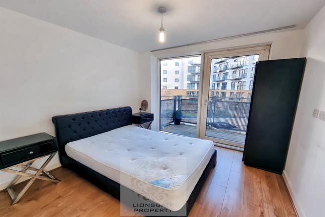 Double room available mid-April in 2-bed/2-bath  Main Photo