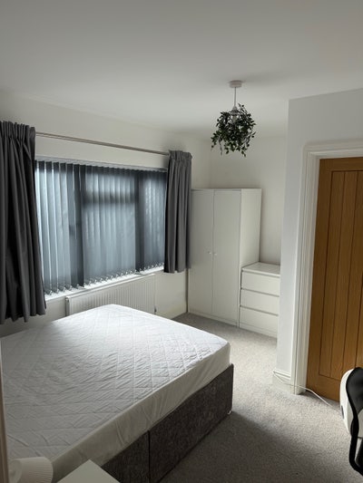 Double Room with En-suite - BILLS INC Main Photo