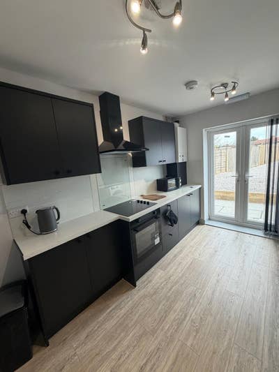 Brand New Refurbed Property - Close to Amazon Main Photo