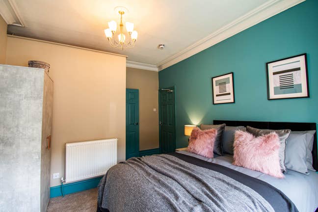 🤪🐛 Charming Ensuite Room Main Photo