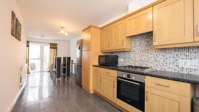 Cozy double room available with shared bathroom. Main Photo