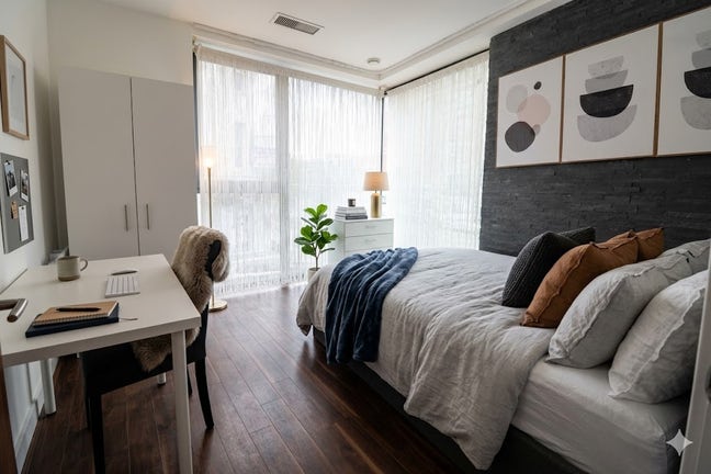 ⚡ Minutes to Liverpool Street! Bright Rooms in E1⚡ Main Photo